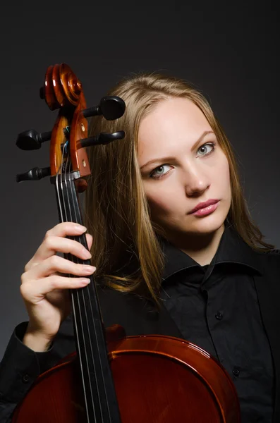 Mulher tocando violoncelo clássico no conceito de música — Fotografia de Stock