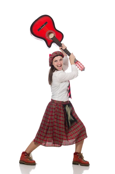 Mujer en ropa escocesa con guitarra — Foto de Stock