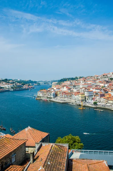 Vista de la ciudad de Oporto en el día de verano — Foto de Stock