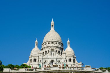 Paris - 12 Eylül 2012: Basilique du Sacré Coeur 12 Eylül Paris, Fransa. Basilique du Sacré Coeur popüler turistik yer