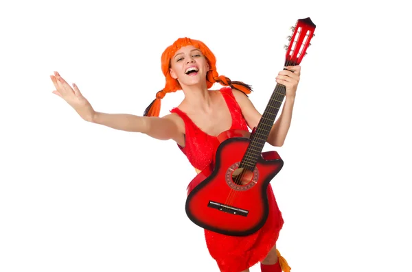 Femme avec guitare isolée sur blanc — Photo