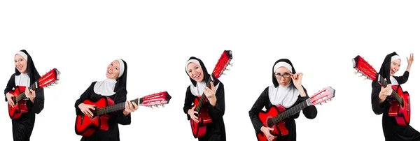 Jeptiška s kytarou izolovaných na bílém — Stock fotografie