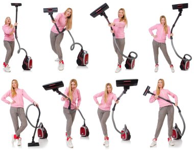 Elektrikli süpürgesi beyaz olan genç bir kadın.