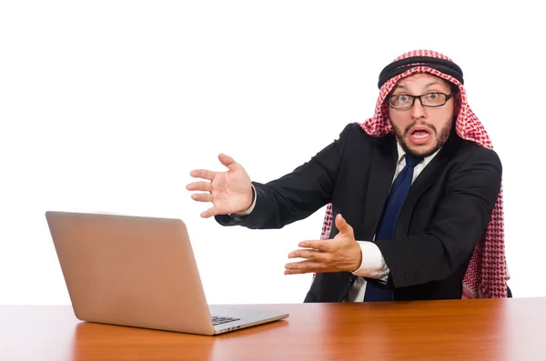 Homme d'affaires arabe avec ordinateur sur blanc — Photo