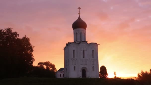 Church of Intercession upon Nerl River — Stock Footage Church of Intercession upon Nerl River Royalty Free Stock Video