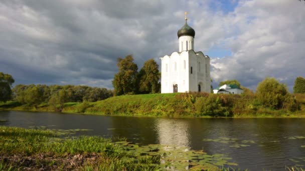 Church of Intercession upon Nerl River — Stock Footage Church of Intercession upon Nerl River Video Clip