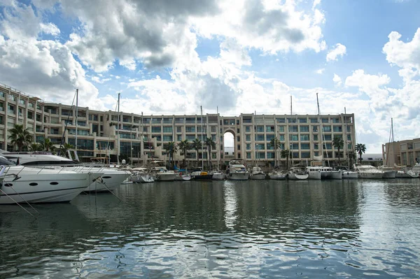 Marina Herzliya Srail Demirlemiş Modern Mimari Yelkencilik Yatları — Stok fotoğraf