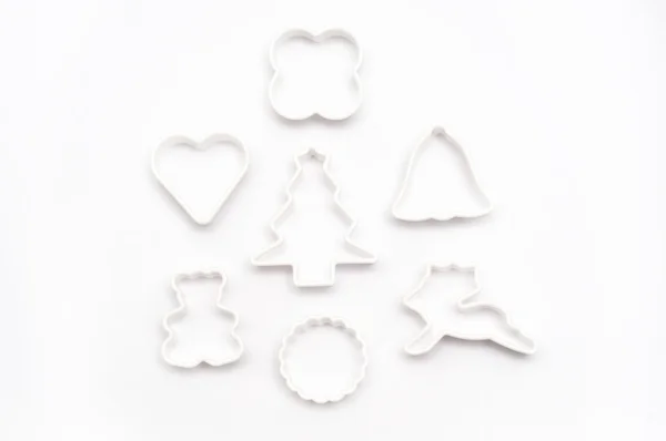 Різдвяні форми для випічки на білому тлі — стокове фото