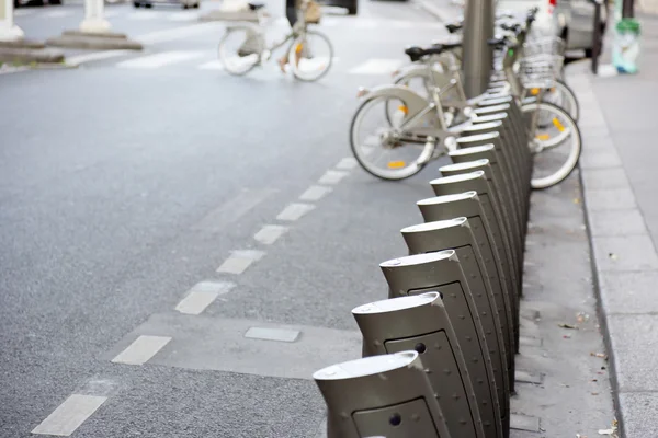 Parkering av utleiesykler – stockfoto