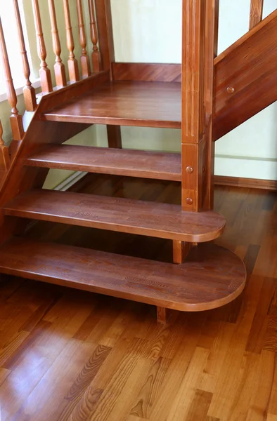 Escaliers en bois — Photo
