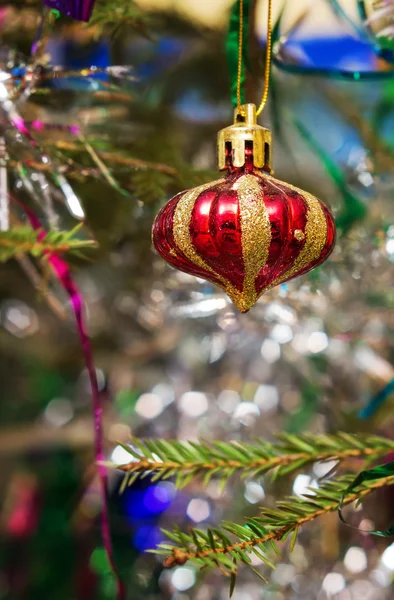 Bola de Navidad a rayas —  Fotos de Stock