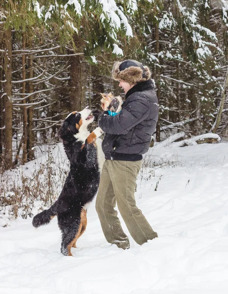 Man en hond — Stockfoto