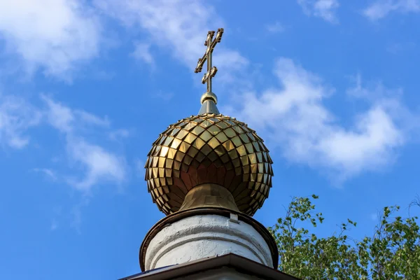 Cúpula de ouro da Igreja Ortodoxa — Fotografia de Stock