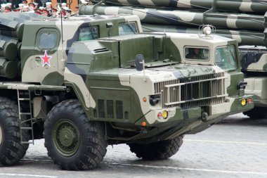 Moskova - 6 Mayıs 2010: Smerch Rszo - birden fazla roketler başlatmak ağır