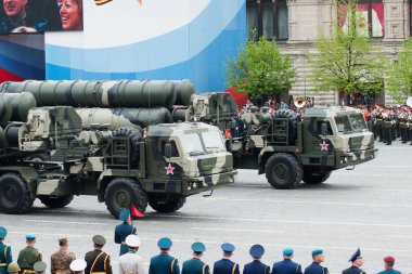 Moskova - 6 Mayıs 2010: S-400 Triumf. Kostümlü prova askeri p