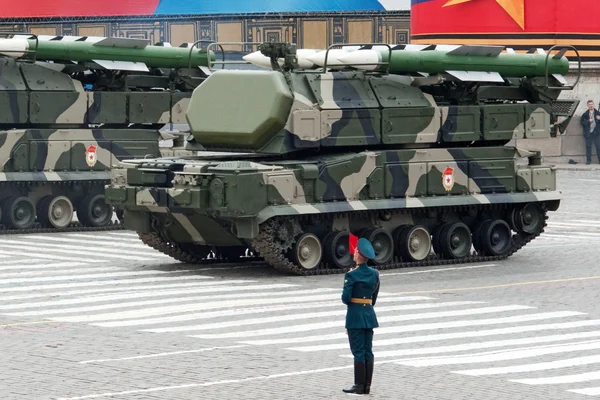 MOSCÚ - 6 de mayo de 2010: Sistema de misiles BUK-M2. Ensayo general de M Imágenes de stock libres de derechos