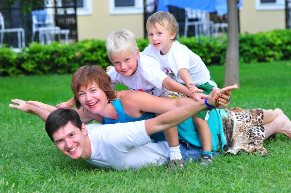 Familia feliz — Foto de Stock