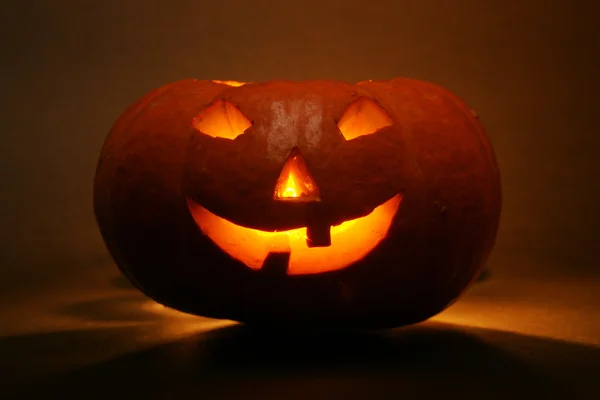 Lantern, illuminating pumpkin in dark night — Stock Photo, Image