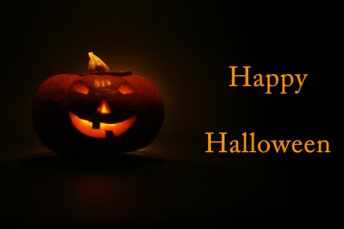 karanlık gecede aydınlatıcı kabak