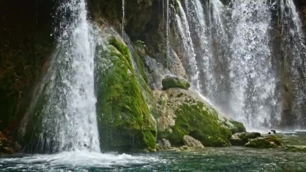 Vodopád a v Plitvická jezera