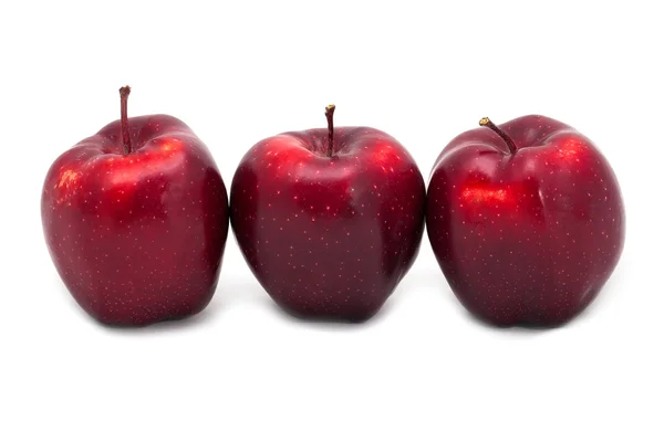 Beyaz bir arka plan üzerinde izole üç elma — Stok fotoğraf