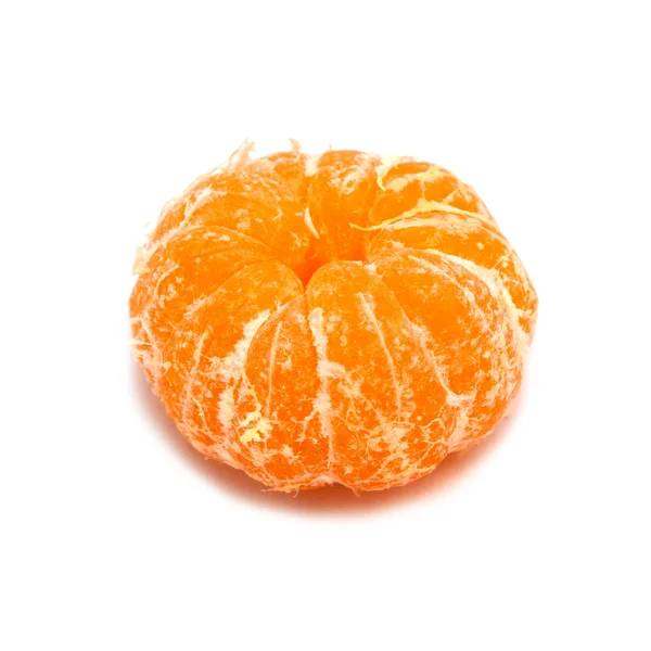 Mandarino sbucciato su sfondo bianco — Foto Stock