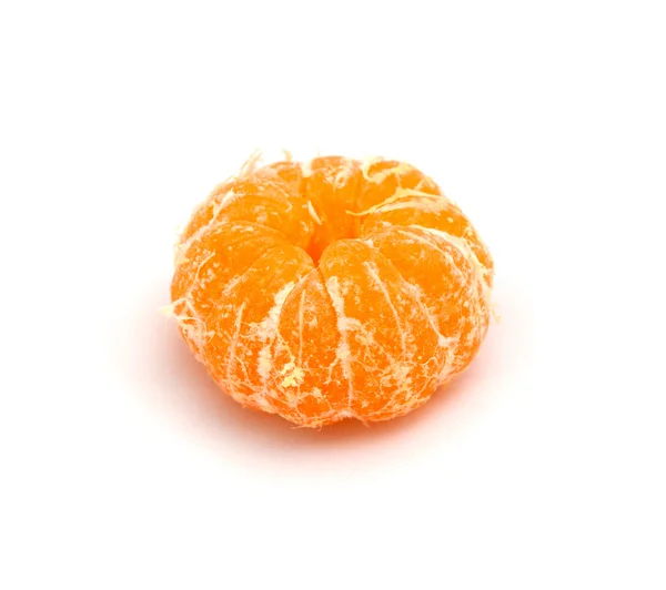 Mandarino sbucciato su sfondo bianco — Foto Stock
