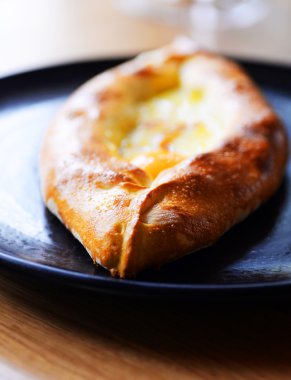 Gürcü khachapuri megruli peynir ile