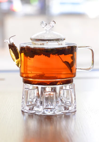 Teekanne Aus Vollglas Auf Holztisch — Stockfoto