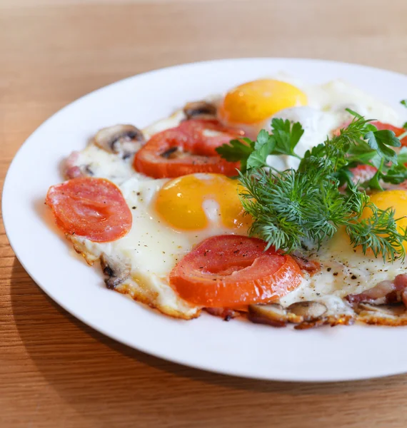 Ägg omelett med tomater — Stockfoto