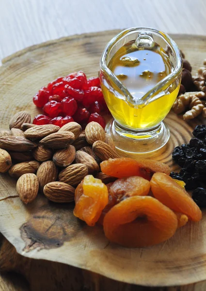 Almendras, nueces y avellanas — Foto de stock gratuita