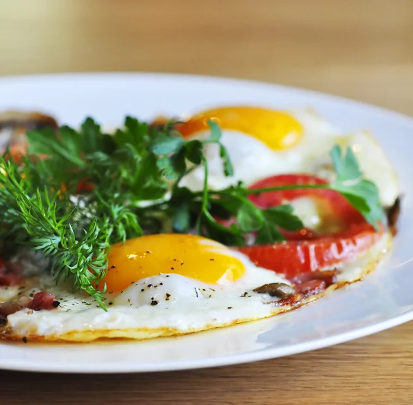 Ägg omelett med tomater — Stockfoto