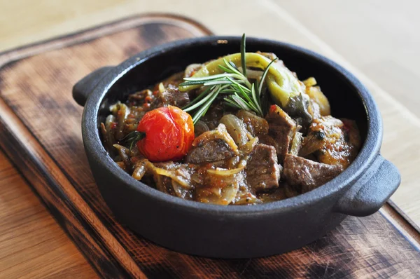 Estofado de carne en un tazón — Foto de Stock