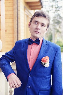 genç yakışıklı damat