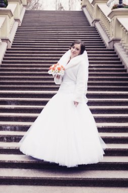 Beyaz elbiseli güzel gelin