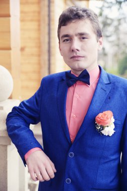 genç yakışıklı damat