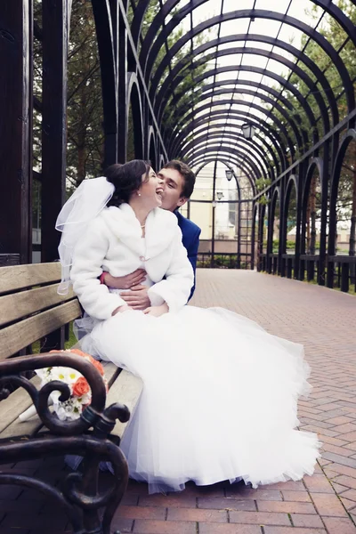 Bride and groom on a romantic moment — Stock Photo, Image