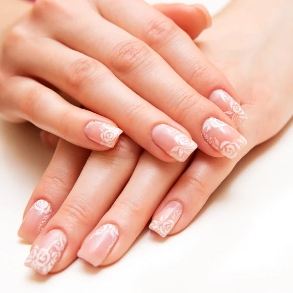 Francuski manicure na białym tle — Zdjęcie stockowe