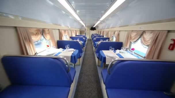 Tables servies au restaurant en train — Video