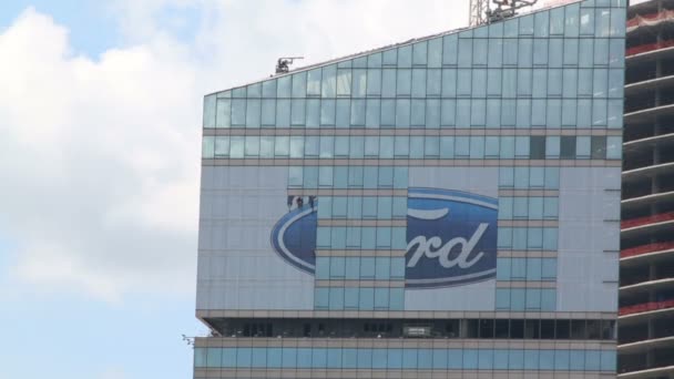 Advertising Ford on building — Stock Video