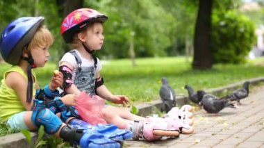 çocuk kızla silindir ekipman 