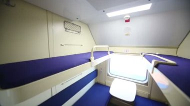 Yerler uyku ile coupe