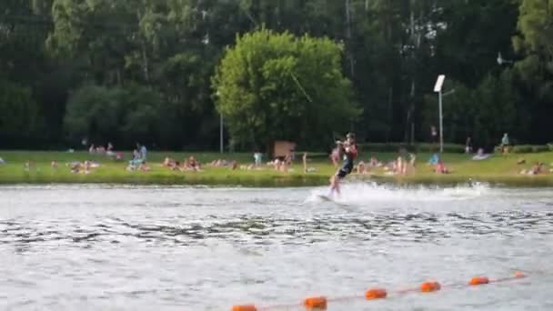 Wakeboarding man jumping — Stock Video