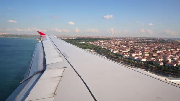 Ciudad vista desde el avión — Vídeos de Stock