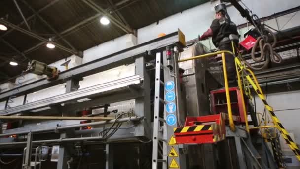 Contrôle de la qualité du soudage en usine — Video