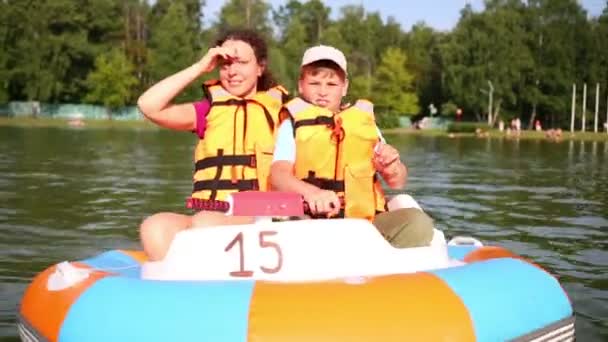 Son and mother in rubber boat — Stock Video