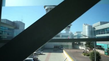 Gün boyunca Havaalanı Kulesi