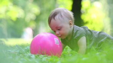 Bebek kız kaynıyor 