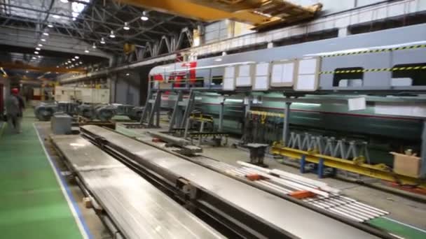 Crane in workshop in Tver — Stock Video