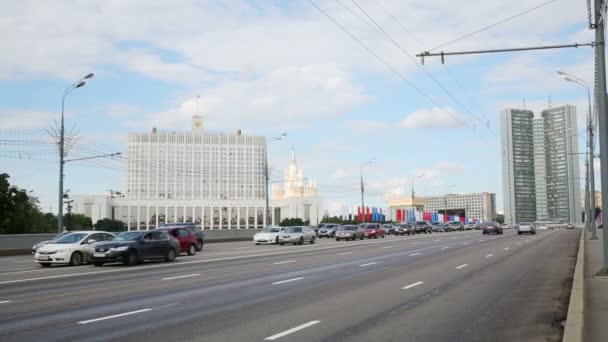 Cars on Novoarbatsky bridge \ — Wideo stockowe